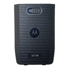 Zwarte Motorola TLK 100 portofoon, verticale groeven, volumeknop bovenaan.