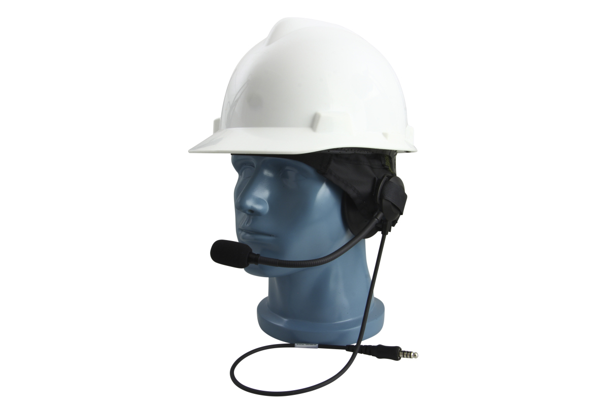 Buste met witte veiligheidshelm en headset met microfoon en kabel.
