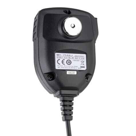 Achteraanzicht van een handmicrofoon met kabel, etikettering en stekker.