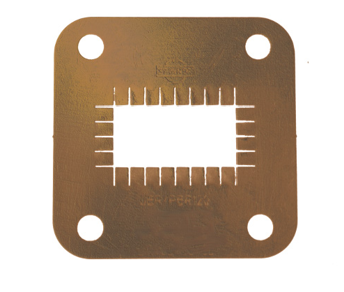 Plaque métallique carrée avec ouverture rectangulaire et quatre trous de vis aux coins.