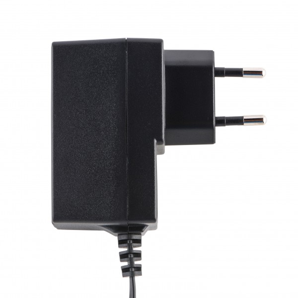 Zwarte adapter met Eurostekker en kabel.