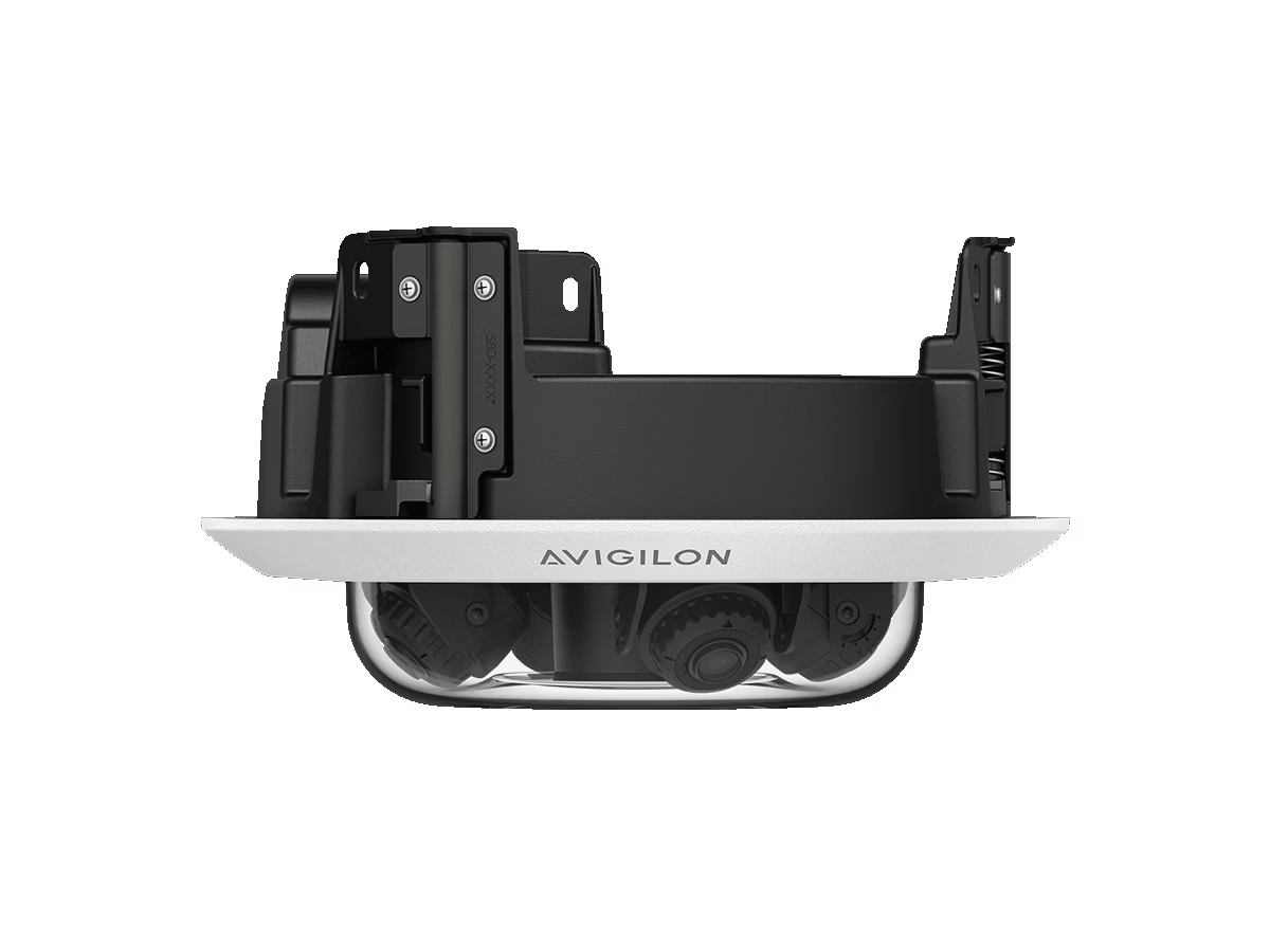 Caméra de sécurité à boîtier rectangulaire, lentilles visibles en dessous.