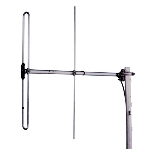 Vertical and horizontal metal antenna on pole mast.