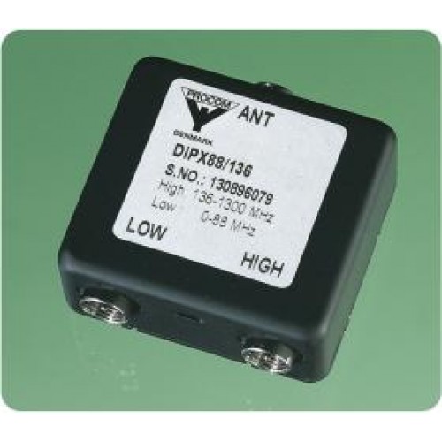 7000-00512100_pro_01.jpg Zwarte antennesplitter, model DIP X88/136, frequentie 36-1300 MHz.