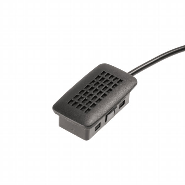 Zwarte rechthoekige temperatuursensor met rooster en kabel.