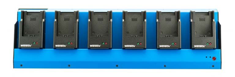 Zes-slots oplader met blauwe basis en zwarte laadstations.