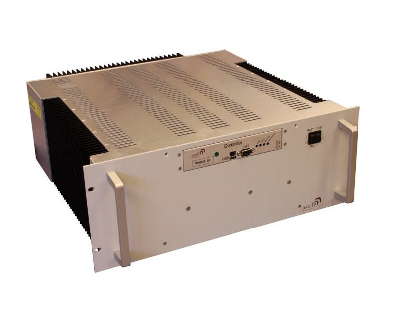 Contrôleur industriel avec commandes et ports à l'avant.