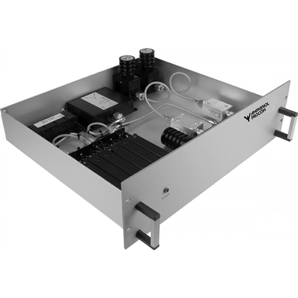 Metalen behuizing met elektronische componenten en kabels.