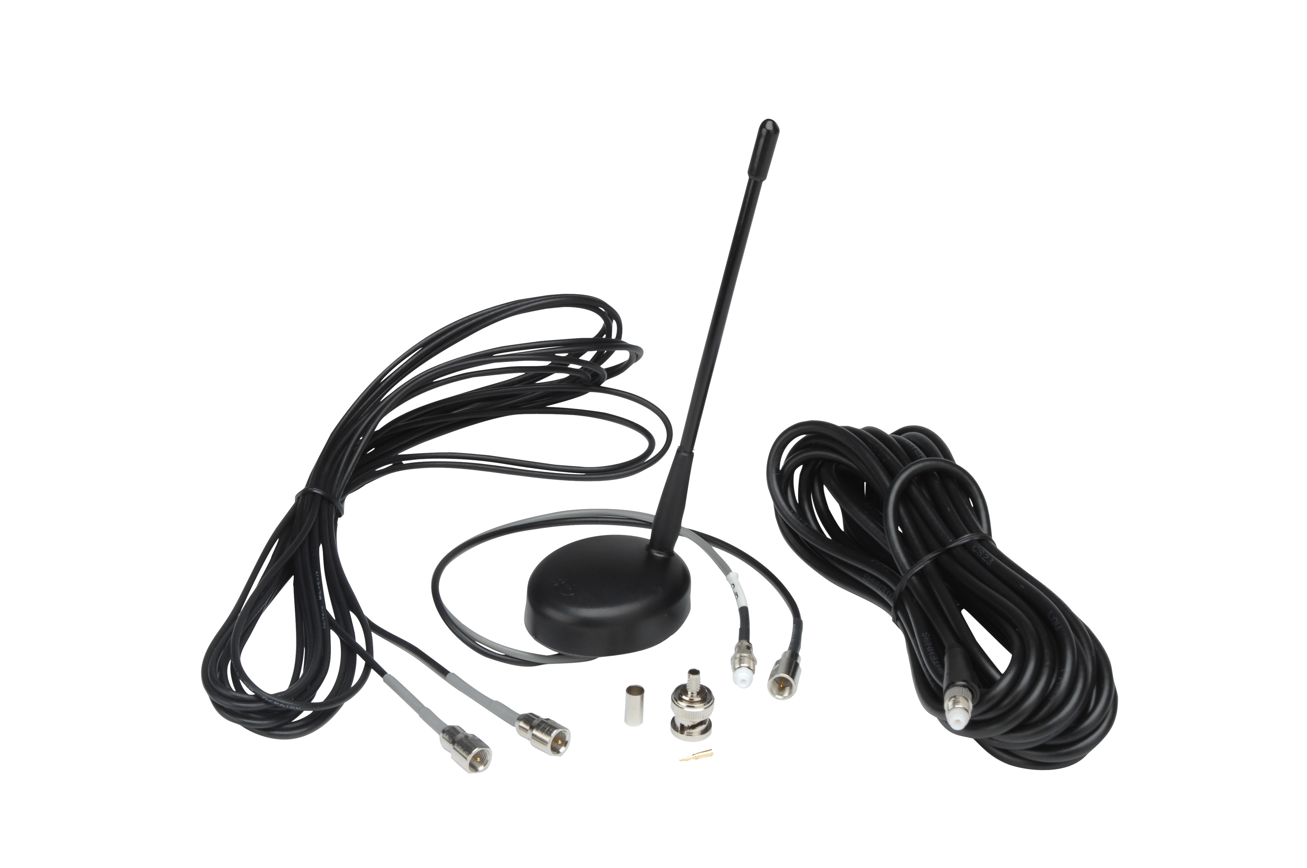 Antenne noire avec deux câbles et connecteurs.