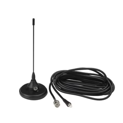Magnetische basisantenne met lange coaxkabel en connectoren.
