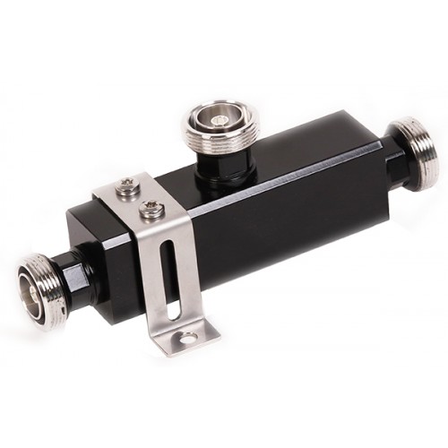 Zwart-zilveren elektronische component met connectoren aan beide uiteinden en een bevestigingsbeugel.