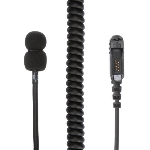 Zwart kabel met spiraalstuk, microfoon met windkap, connector met pinnen.