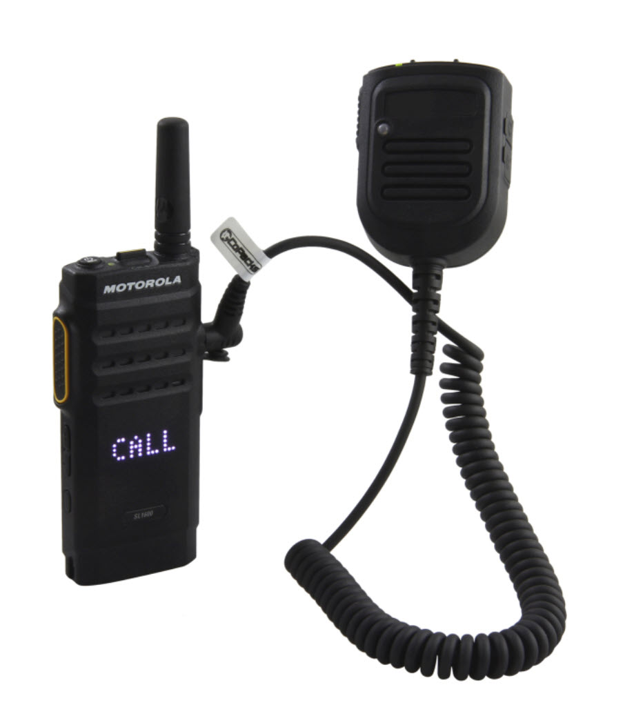 Radio met microfoon, scherm toont 'CALL'.