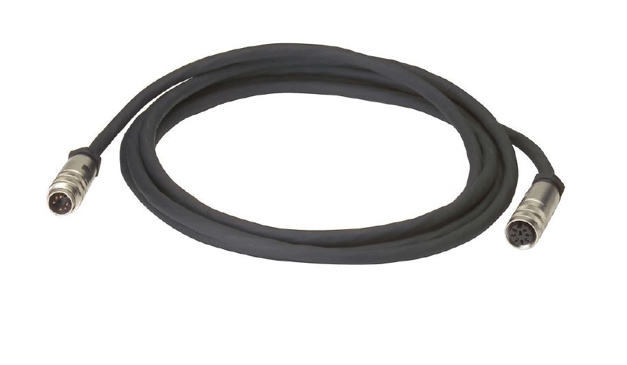 Zwarte kabel met metalen connectors aan beide uiteinden.