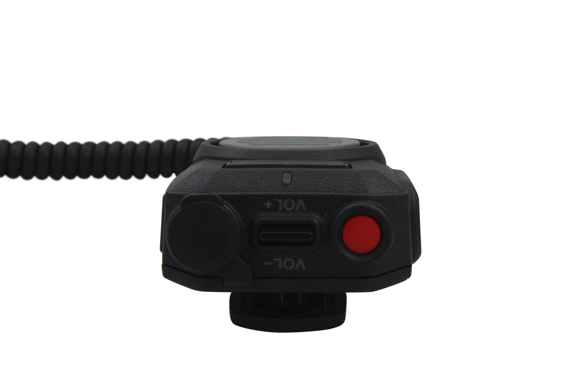 Appareil radio noir avec câble spirale, contrôle du volume et bouton rouge.