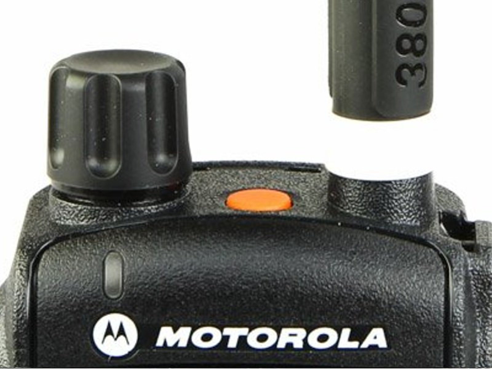 Close-up van een portofoon met knop en antenne.
