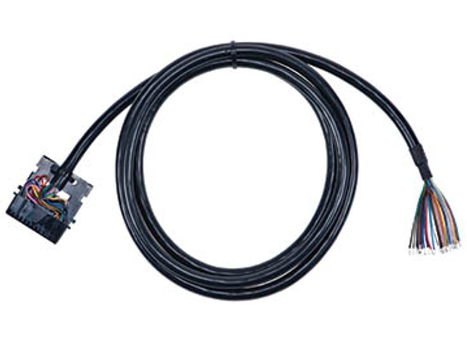 Câble noir avec connecteur et fils exposés.