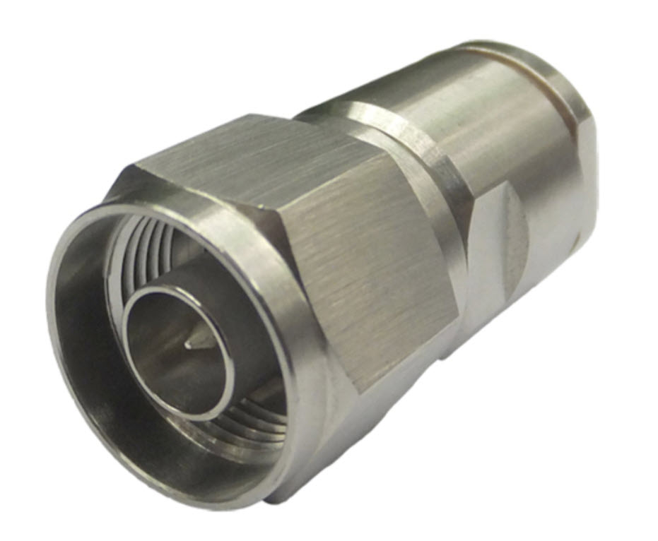 Een zilveren metalen coaxiale connector met zeskantige fitting.