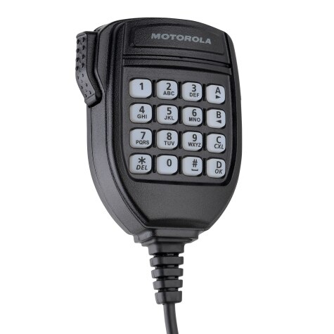 Microphone à main avec clavier et câble.