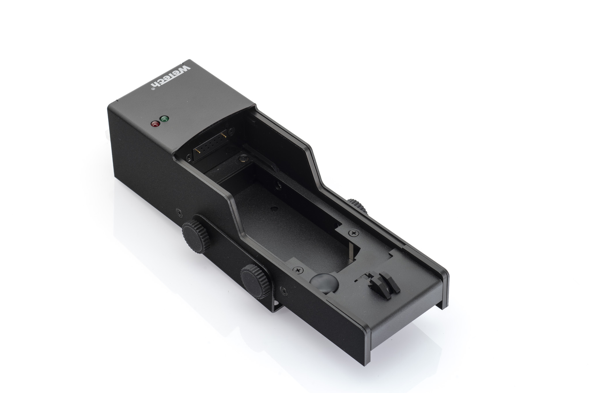 Zwarte filmhouder met knoppen, laadsleuf en connector.