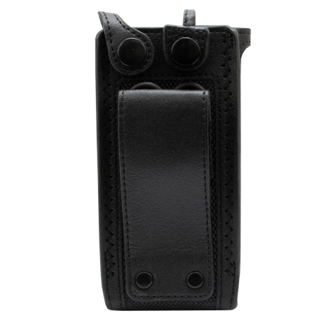 Étui en cuir noir avec passant de ceinture et boutons-pression.