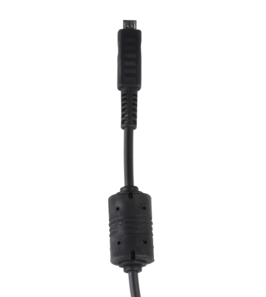 Zwart USB-kabel met ferrietkern.