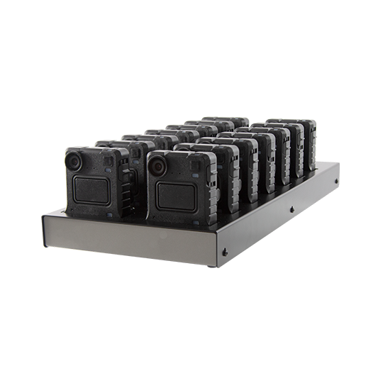 Meerdere zwarte camera's in een oplaaddock.