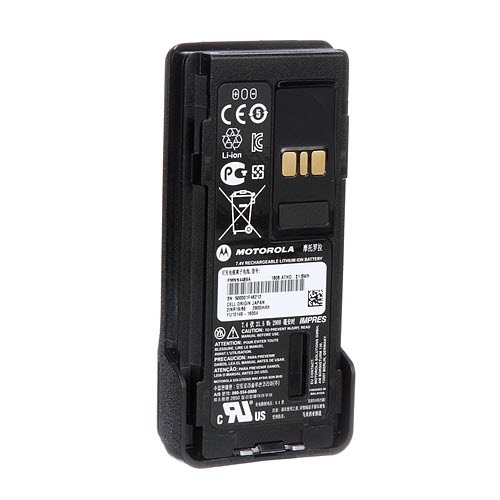 Lithium-ion batterij met fabrikantinformatie en symbolen op de behuizing.