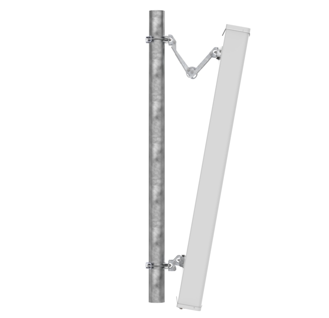 Metalen buis met bevestigde beugel en schuin gemonteerde rechthoekige structuur.