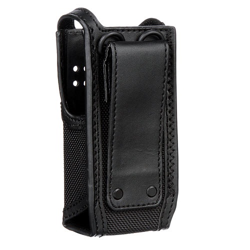 Zwart leren en mesh tas met riemclip.