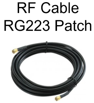 Zwart RF-kabel RG223, opgerold, twee connectoren zichtbaar.