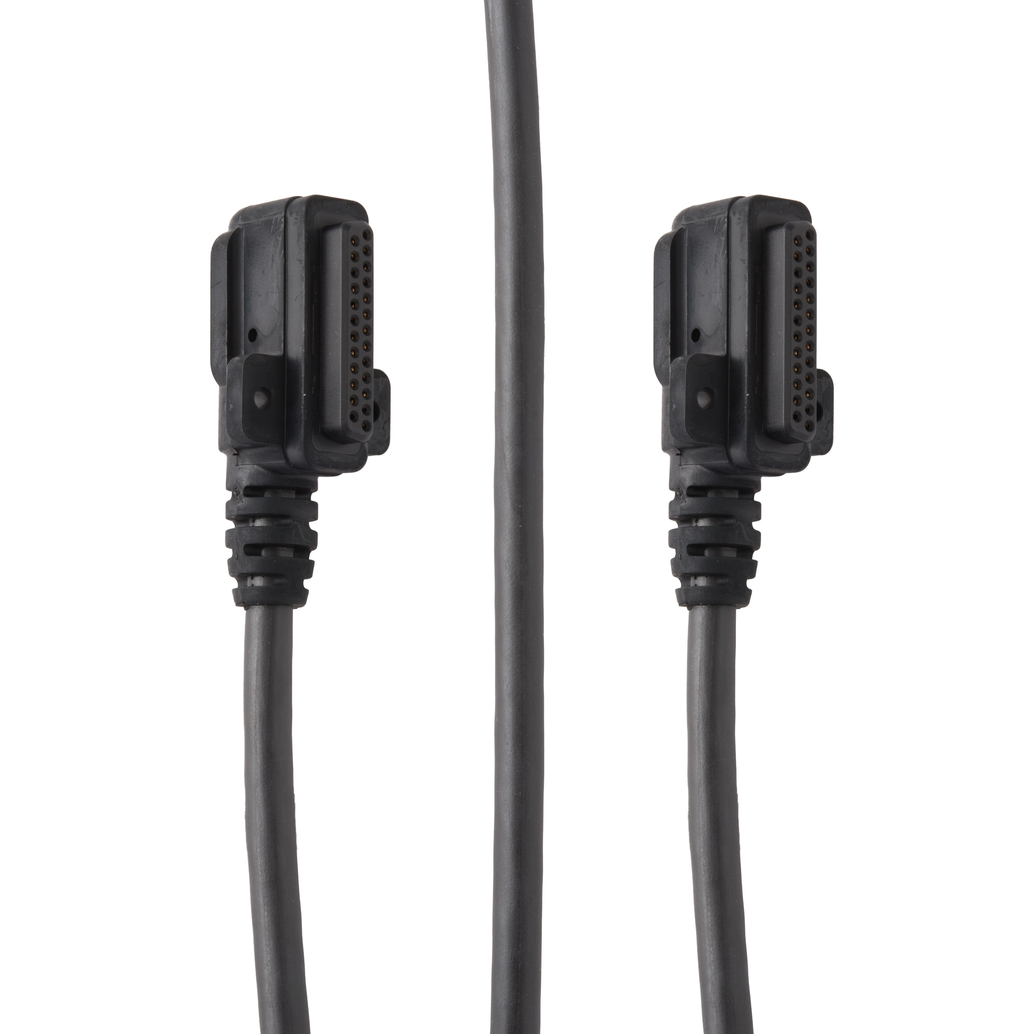 Deux câbles noirs avec connecteurs à neuf broches.