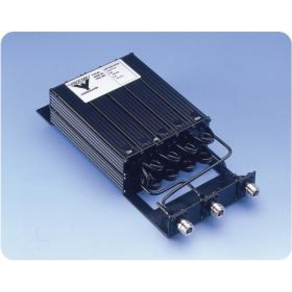 Zwart elektronisch apparaat met kabels en aansluitingen op blauwe achtergrond.