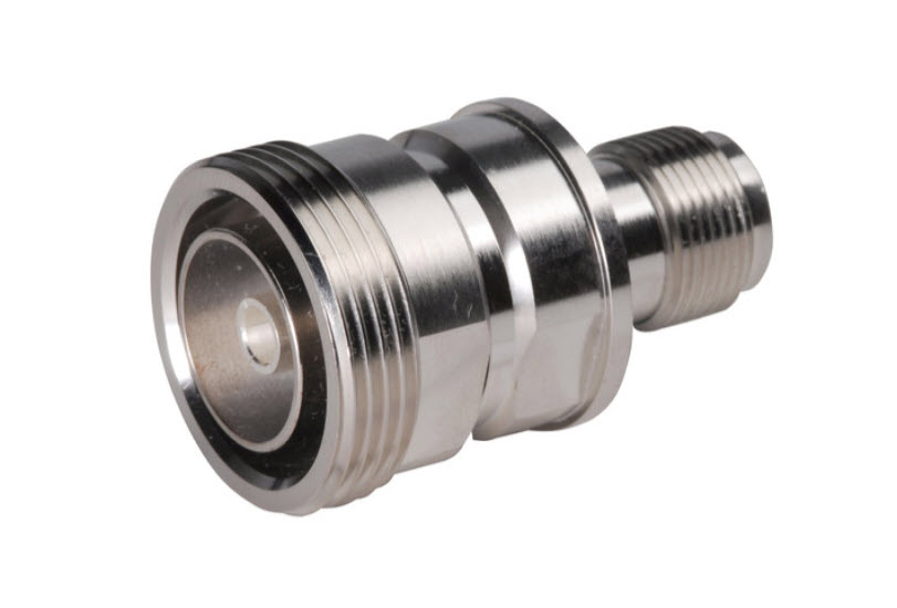 Metal threaded fitting with cylindrical structure and multiple threads.