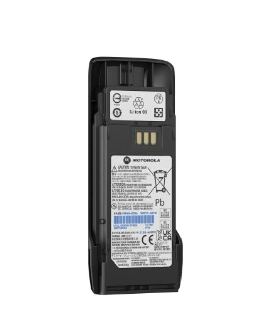 Batterie noire avec étiquette, logos et connecteurs en haut.