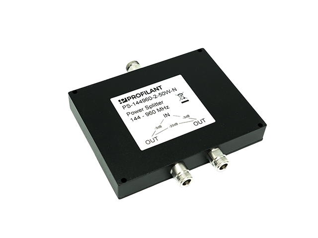 Zwarte vermogenssplitser met twee uitgangen en één ingang, frequentiebereik 144-960 MHz.