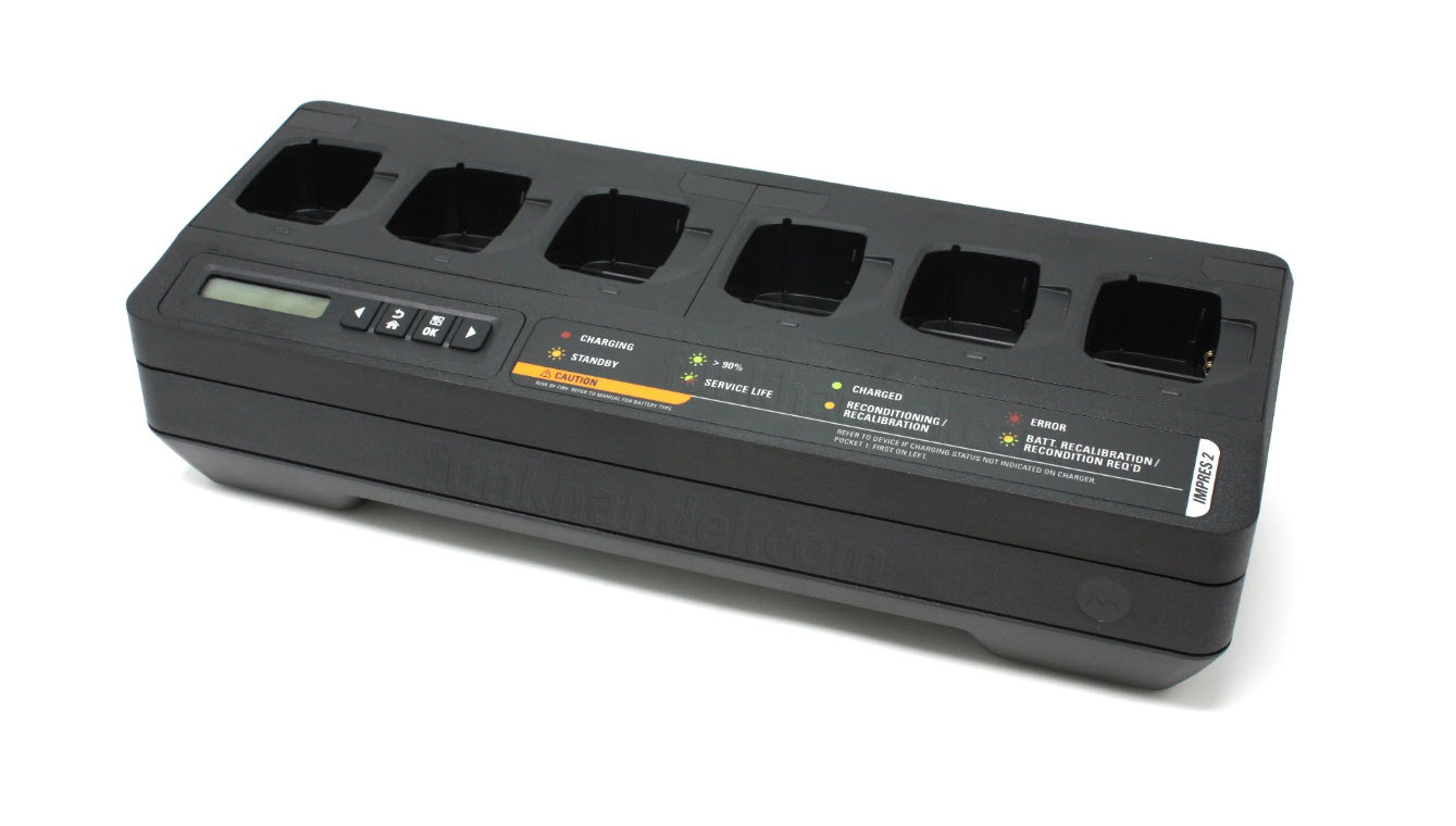 Chargeur noir-gris avec cinq slots de charge et voyants.