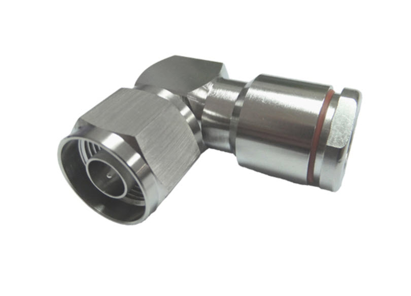 Metalen coaxiale stekker met hoekadapter.