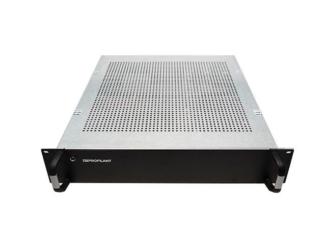 Rack-mount server met geperforeerd voorpaneel en zijhandvatten.