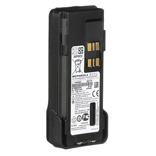Batterie noire Motorola avec connecteurs de charge et étiquette.