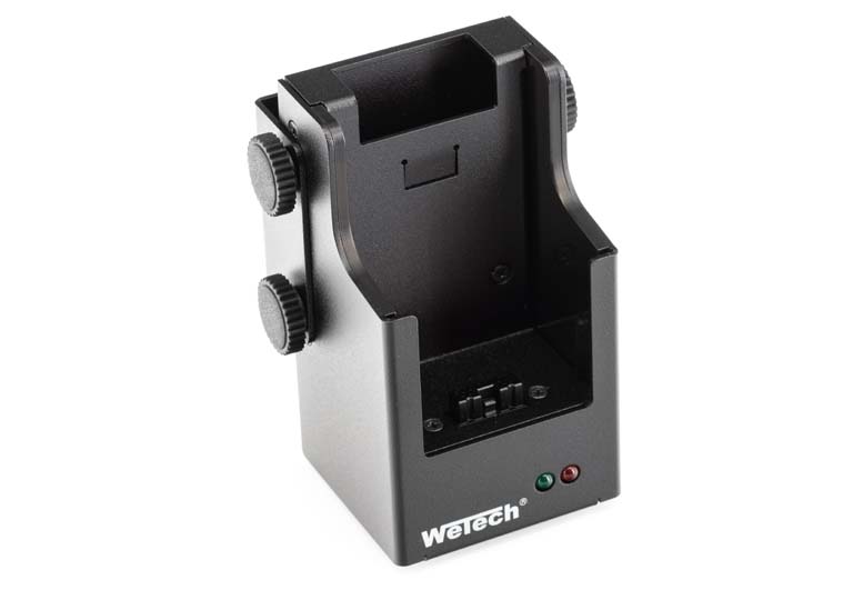 Support noir avec logo et deux boutons sur le côté.