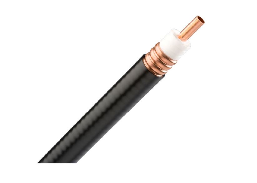 Coaxkabel met koperen kern en zwarte isolatie.