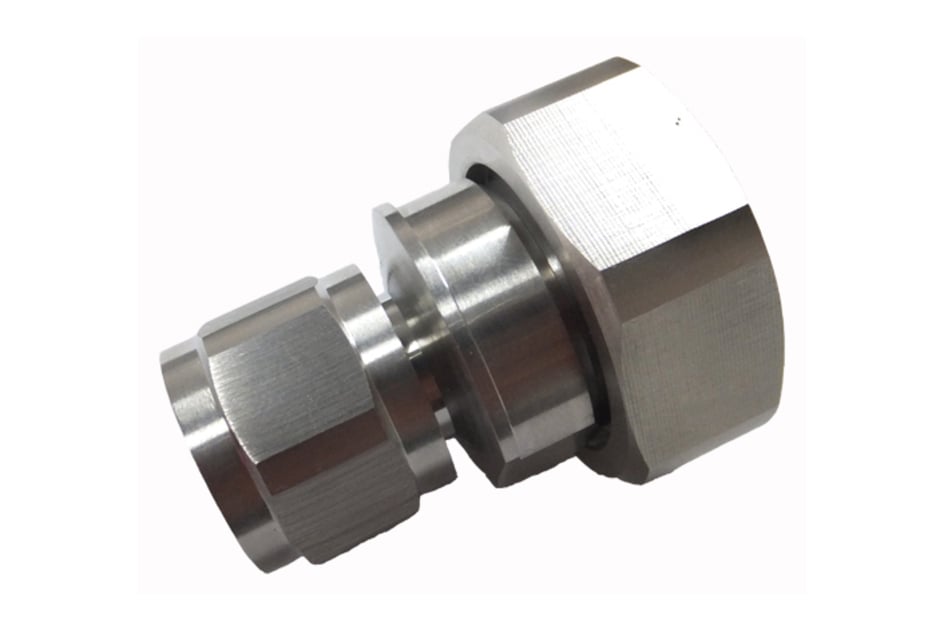 Metalen connector met zeshoekige zijden