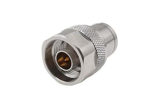 Adaptateur en métal avec poignée moletée et embout rond.