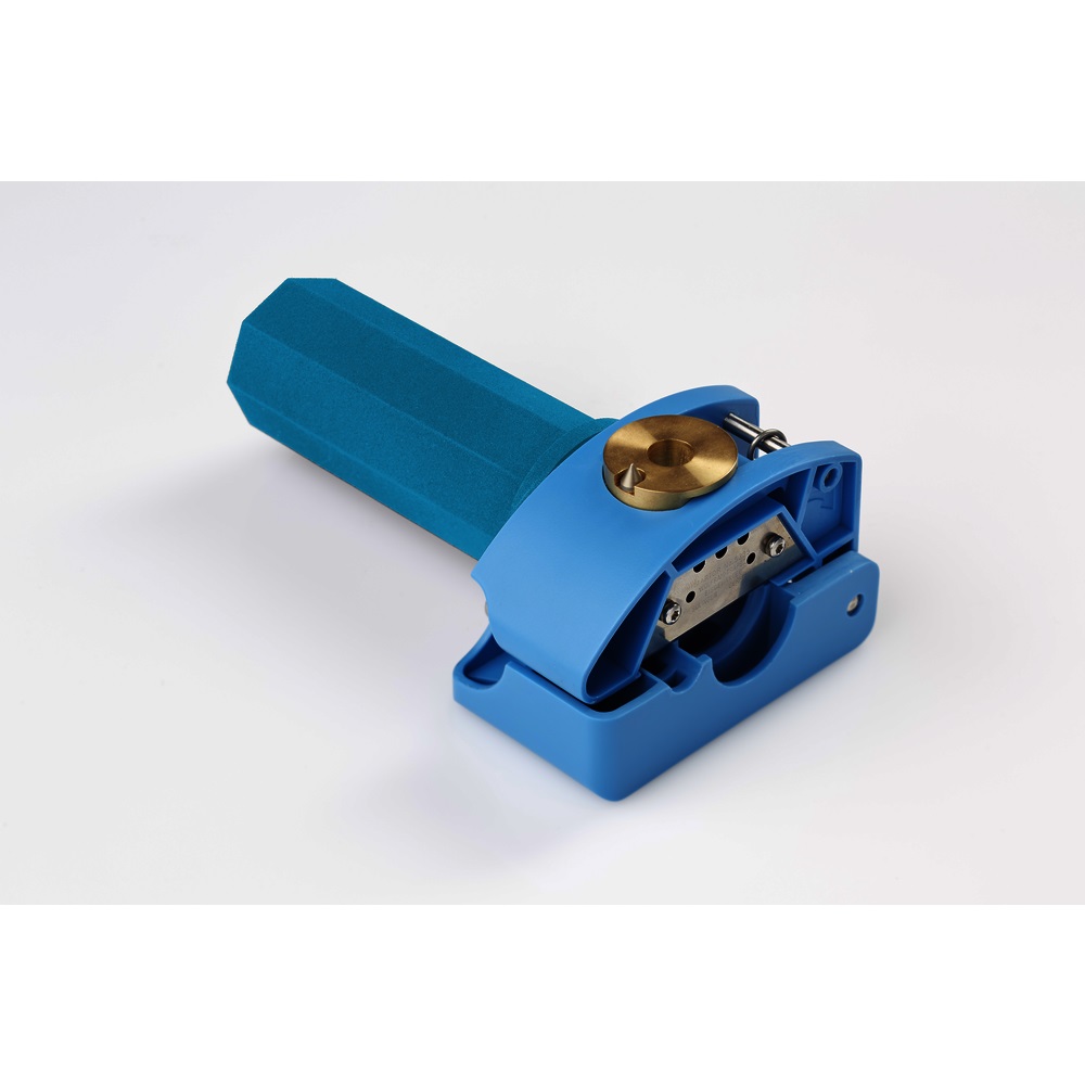 7000-00085900_com_01.jpg Blauw gereedschap met lange handgreep en messing onderdeel op witte achtergrond.