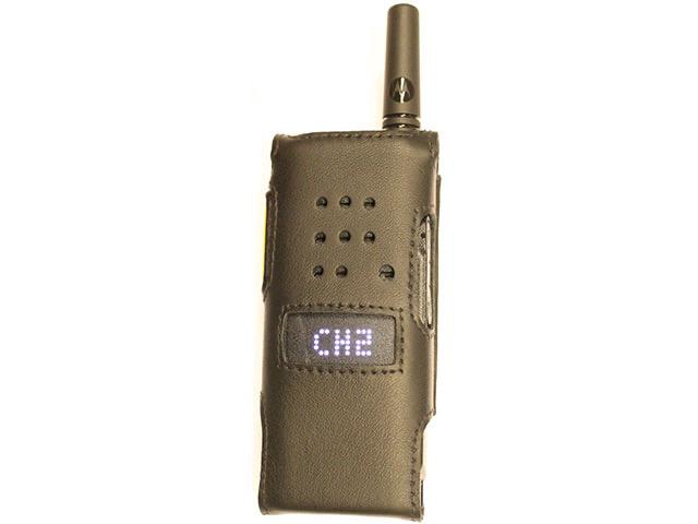 Radio with leather case, display shows 'CHE'