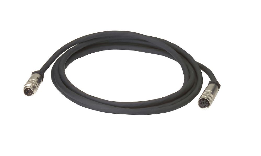 Ronde zwarte kabel met metalen connectoren aan beide uiteinden, opgerold.