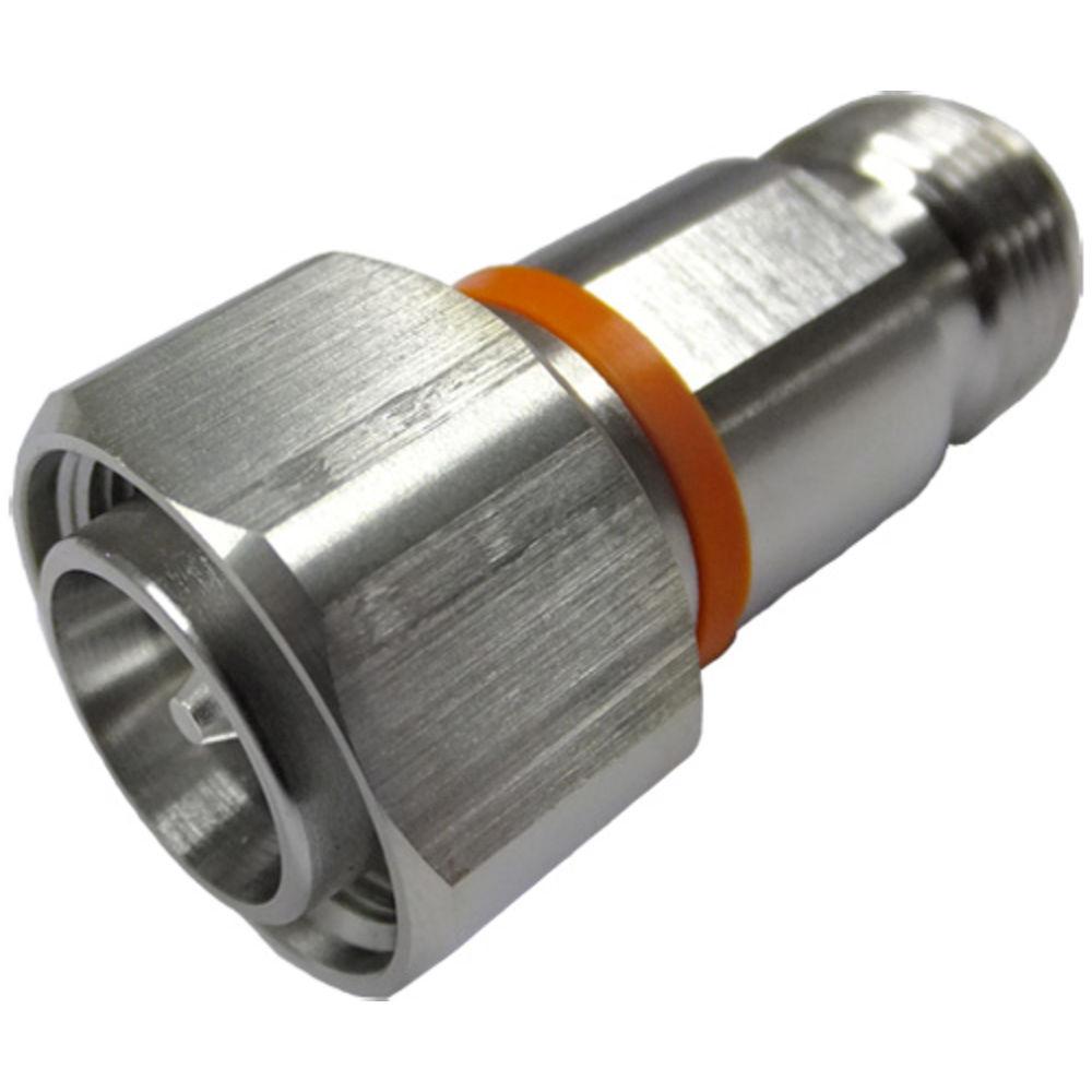 Connecteur métallique avec bague d'étanchéité orange.