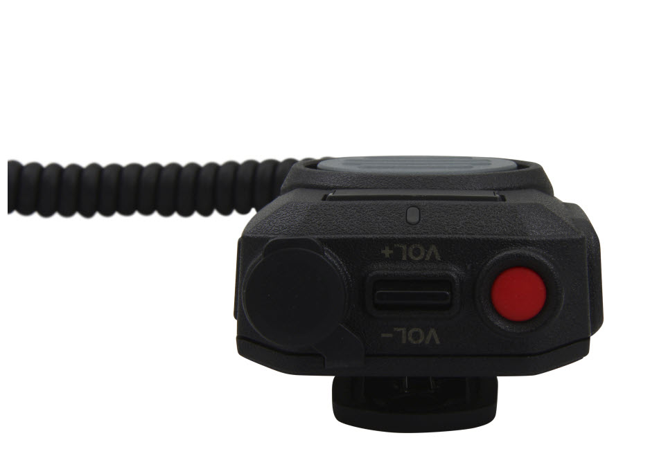 Gros plan d'une radio avec réglage du volume et bouton rouge.