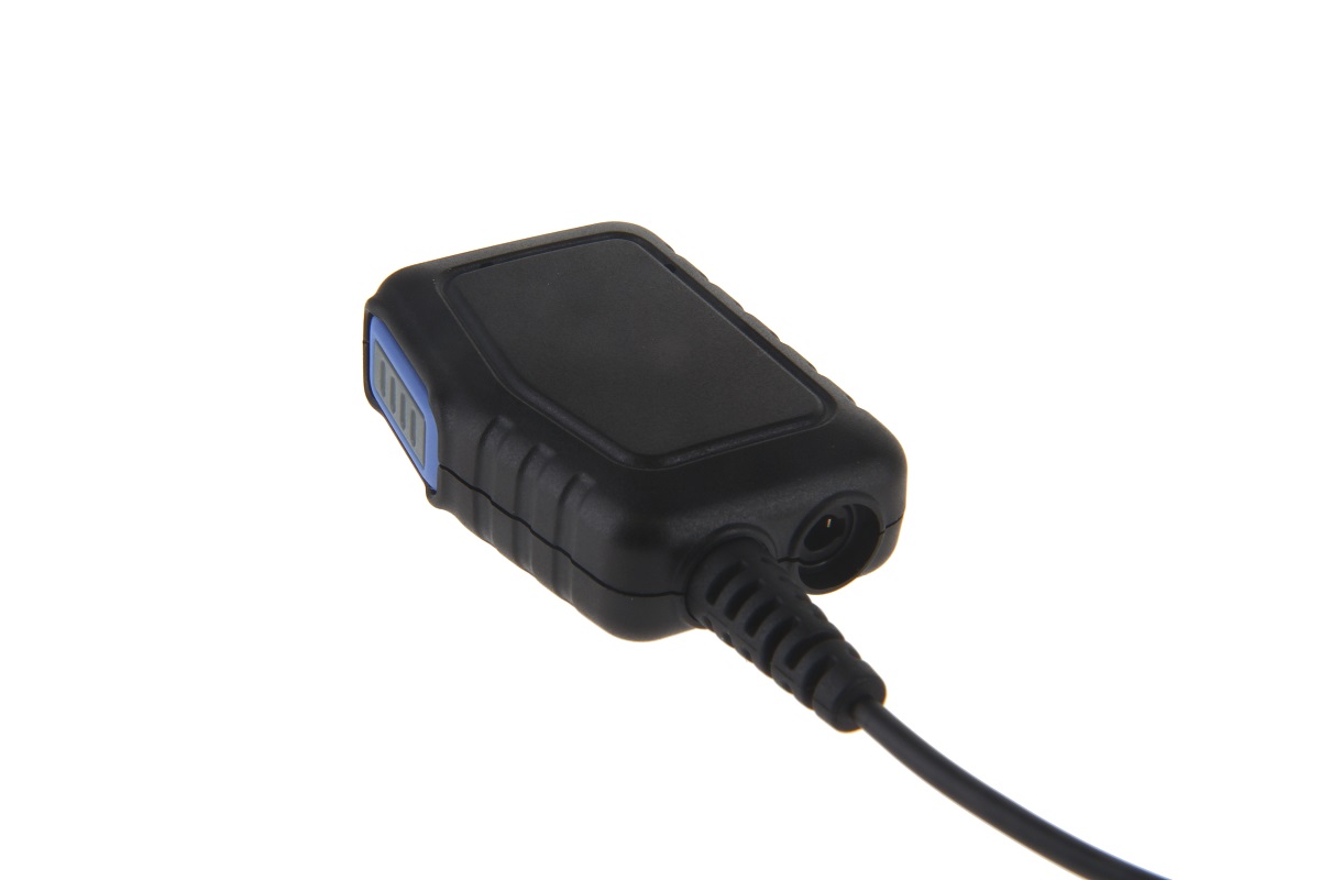 Zwarte adapter oplader met kabel en blauwe LED-indicator.